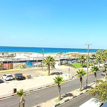 Beachfront Studio Apartment Bat Yam 412 Bagian luar foto
