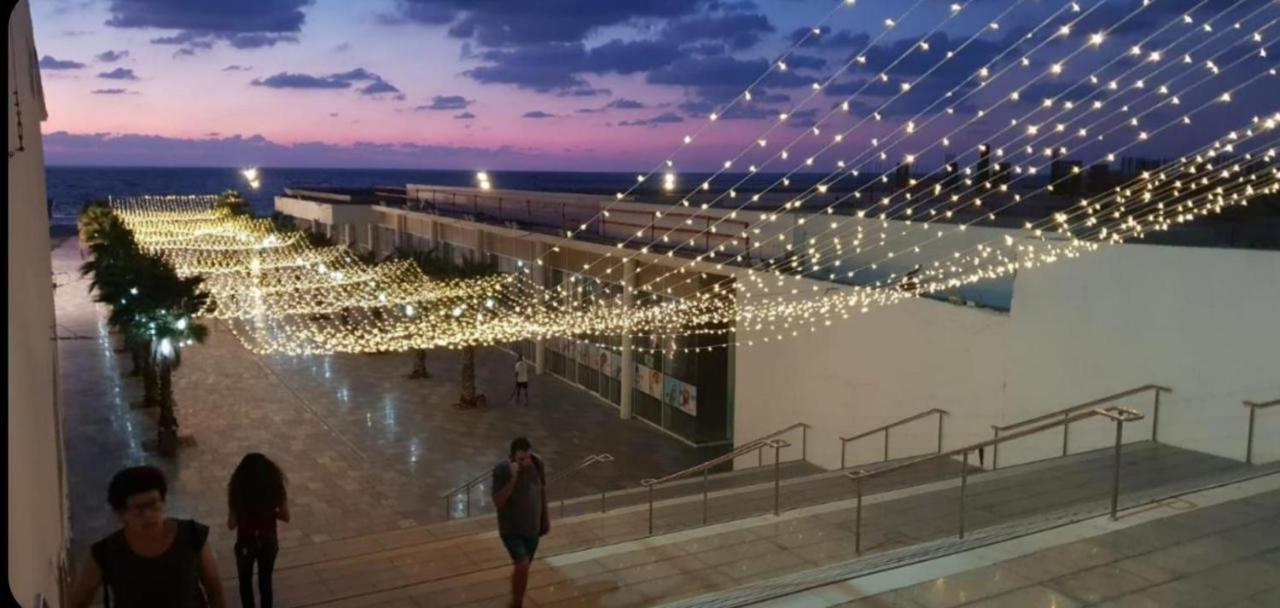Beachfront Studio Apartment Bat Yam 412 Bagian luar foto