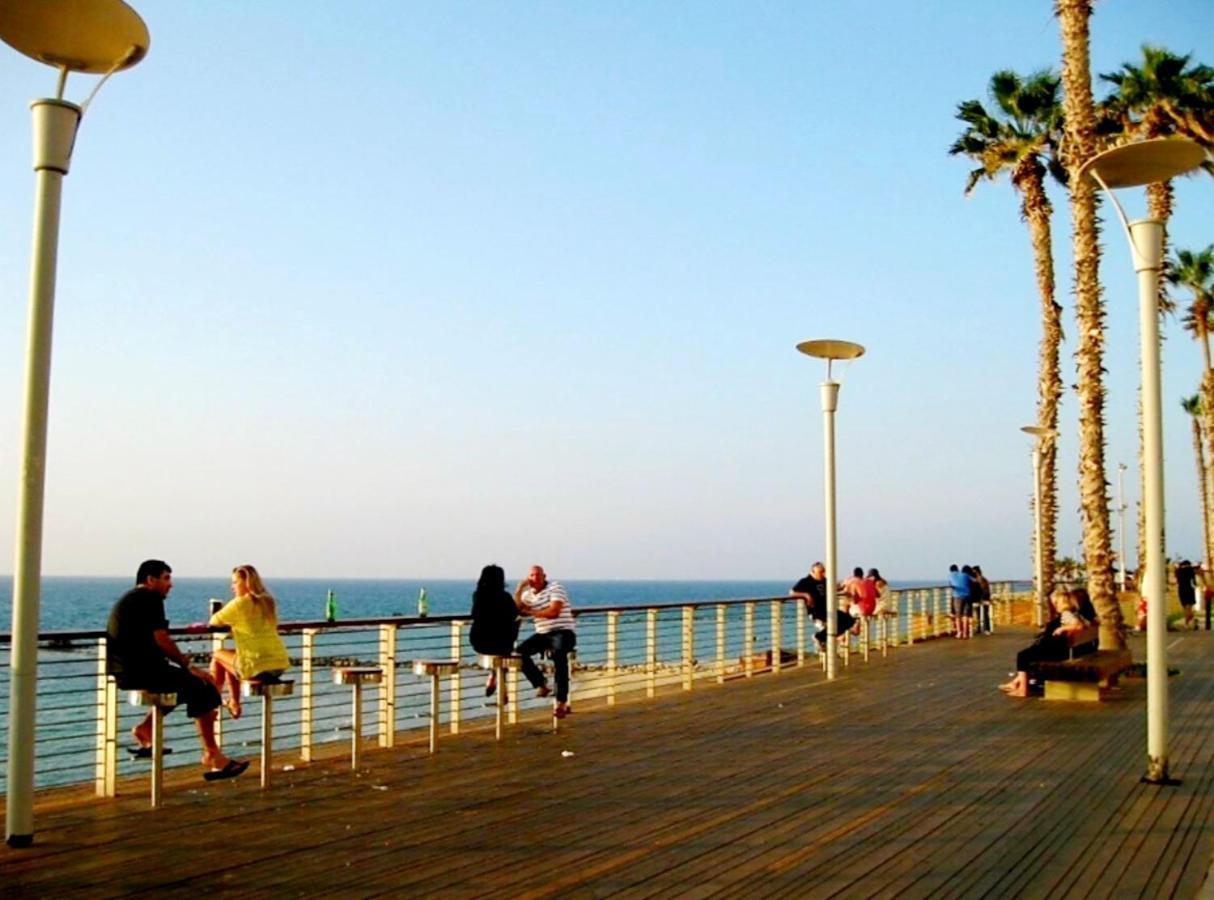 Beachfront Studio Apartment Bat Yam 412 Bagian luar foto