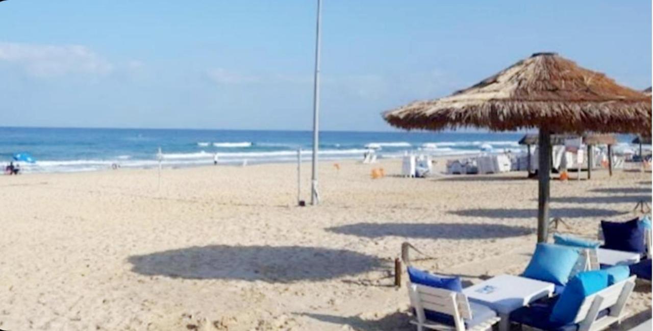 Beachfront Studio Apartment Bat Yam 412 Bagian luar foto