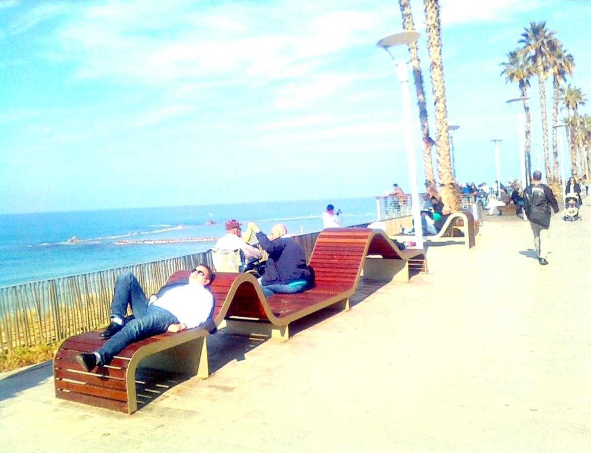 Beachfront Studio Apartment Bat Yam 412 Bagian luar foto