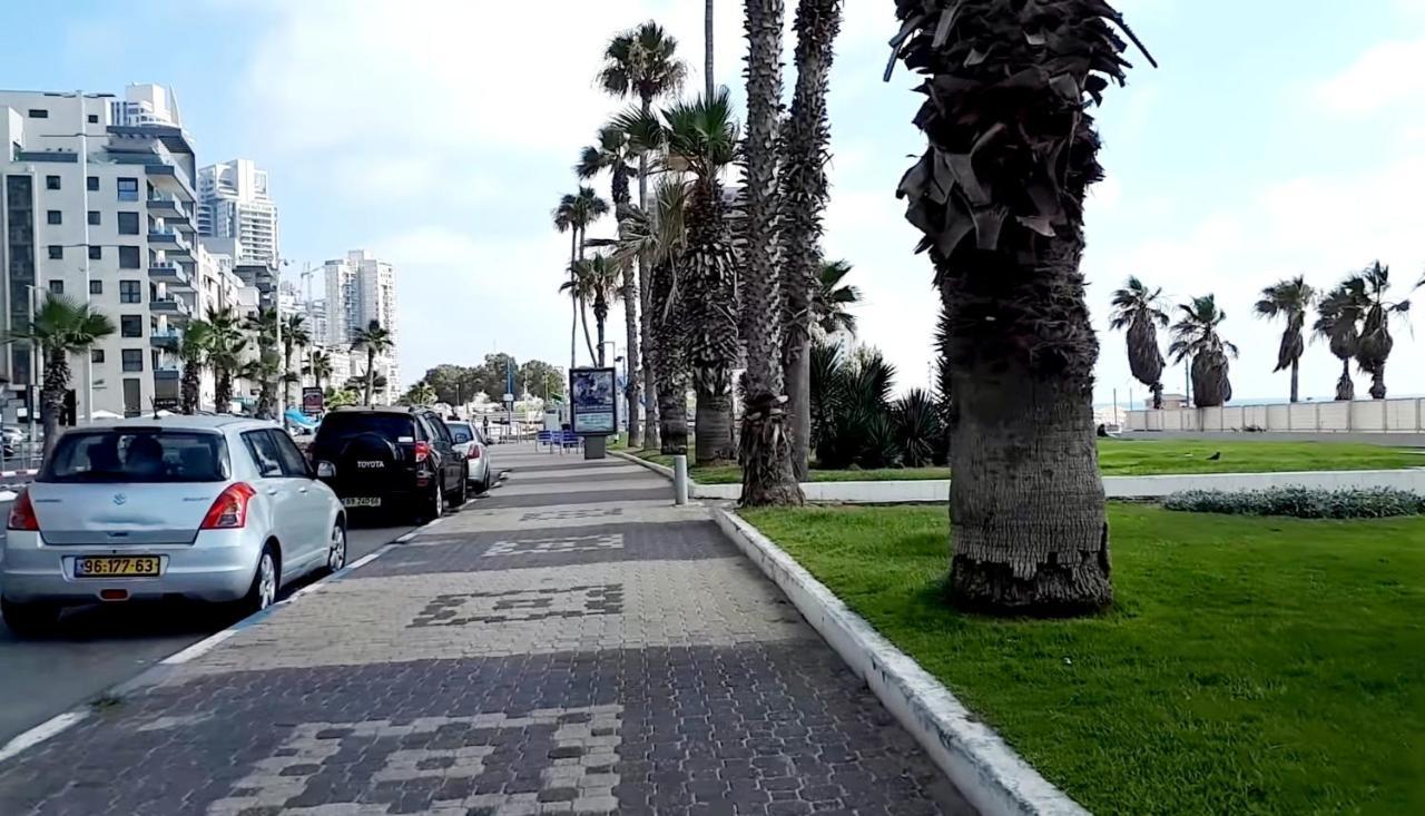 Beachfront Studio Apartment Bat Yam 412 Bagian luar foto
