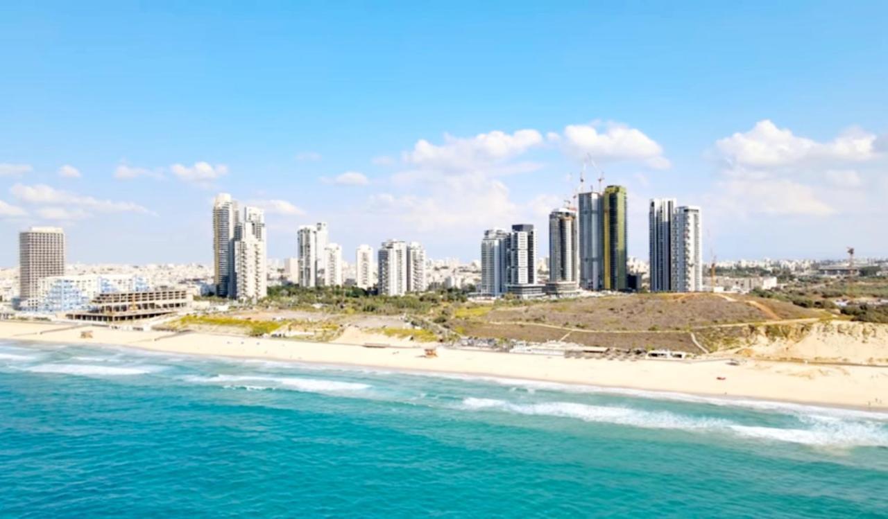 Beachfront Studio Apartment Bat Yam 412 Bagian luar foto