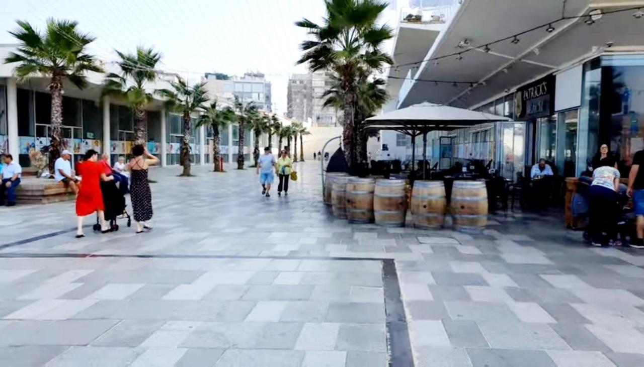 Beachfront Studio Apartment Bat Yam 412 Bagian luar foto