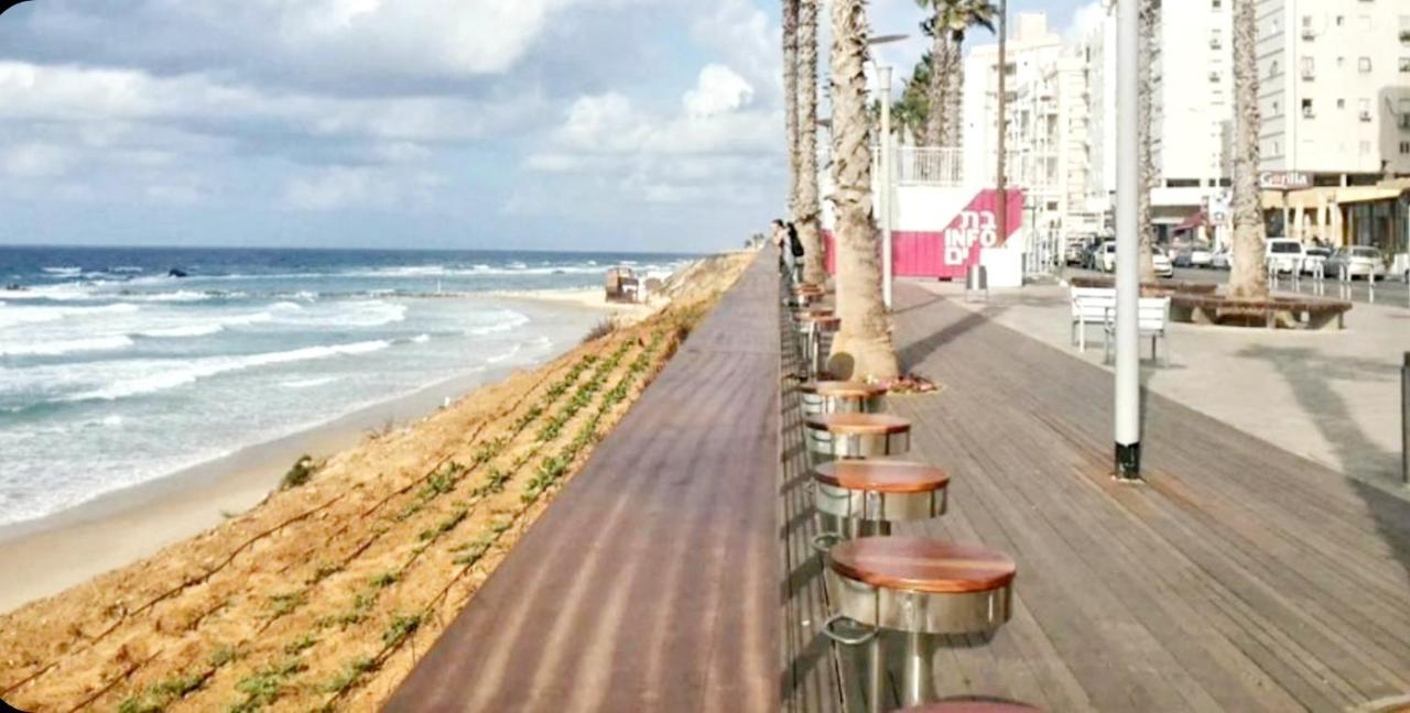 Beachfront Studio Apartment Bat Yam 412 Bagian luar foto