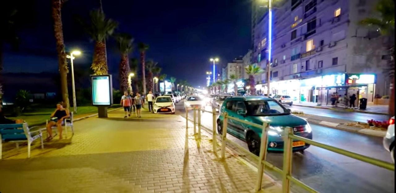 Beachfront Studio Apartment Bat Yam 412 Bagian luar foto