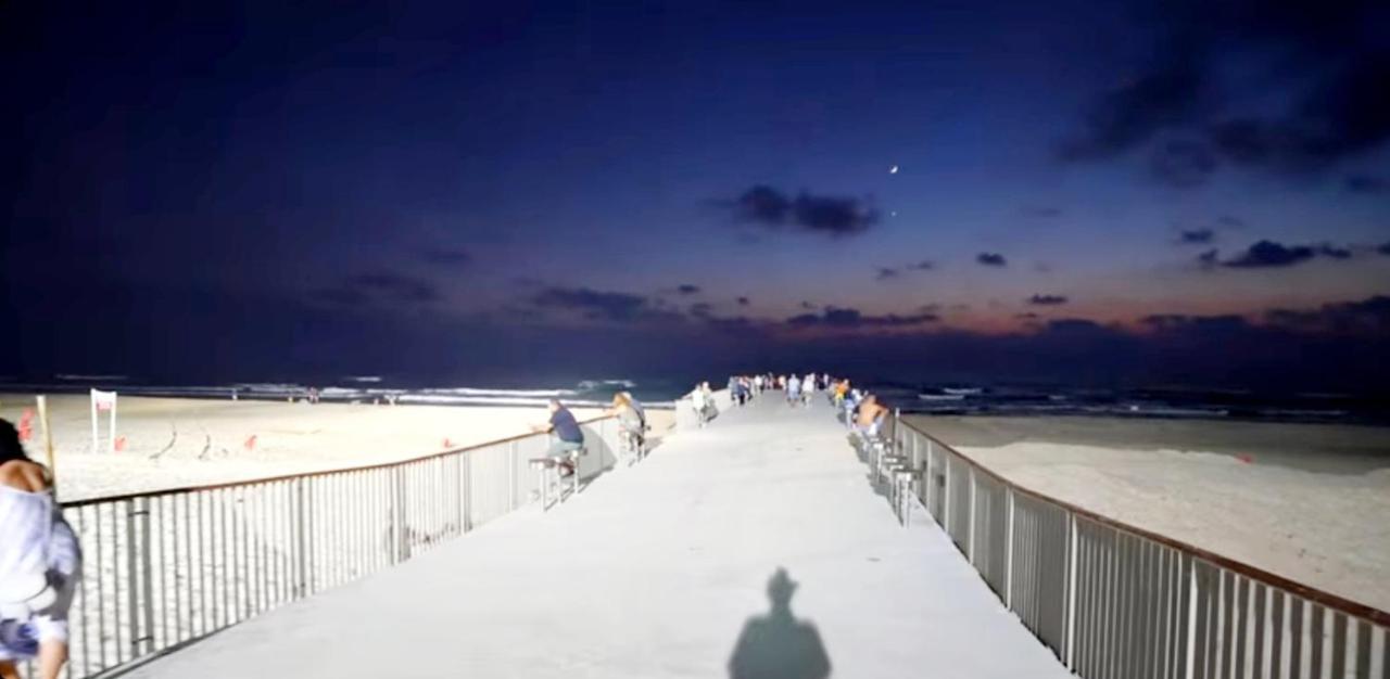 Beachfront Studio Apartment Bat Yam 412 Bagian luar foto