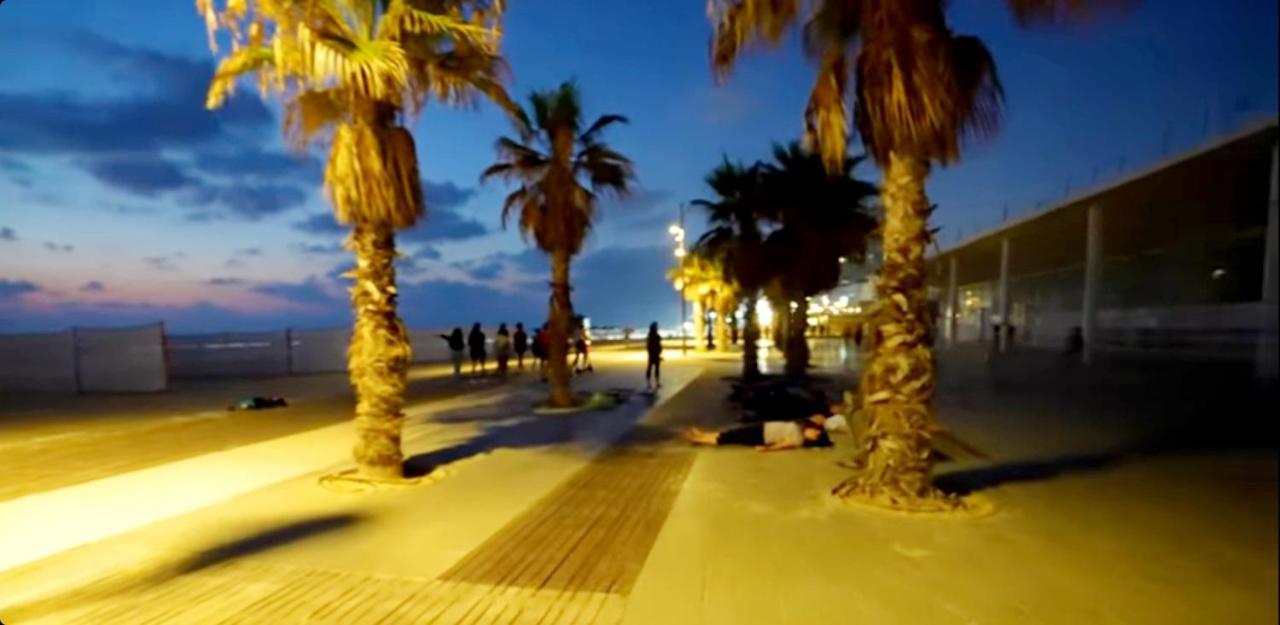 Beachfront Studio Apartment Bat Yam 412 Bagian luar foto