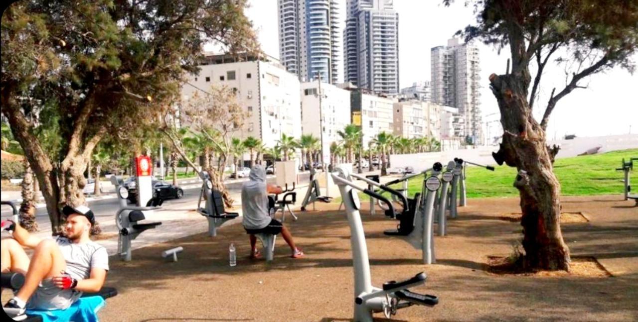 Beachfront Studio Apartment Bat Yam 412 Bagian luar foto