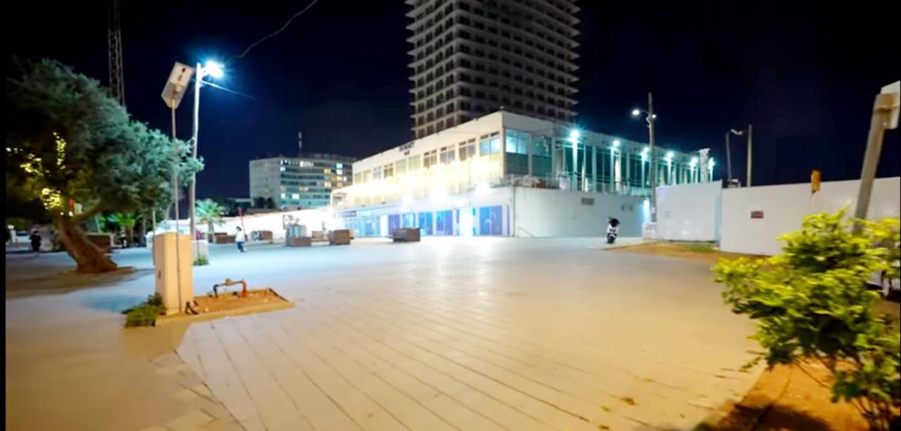 Beachfront Studio Apartment Bat Yam 412 Bagian luar foto