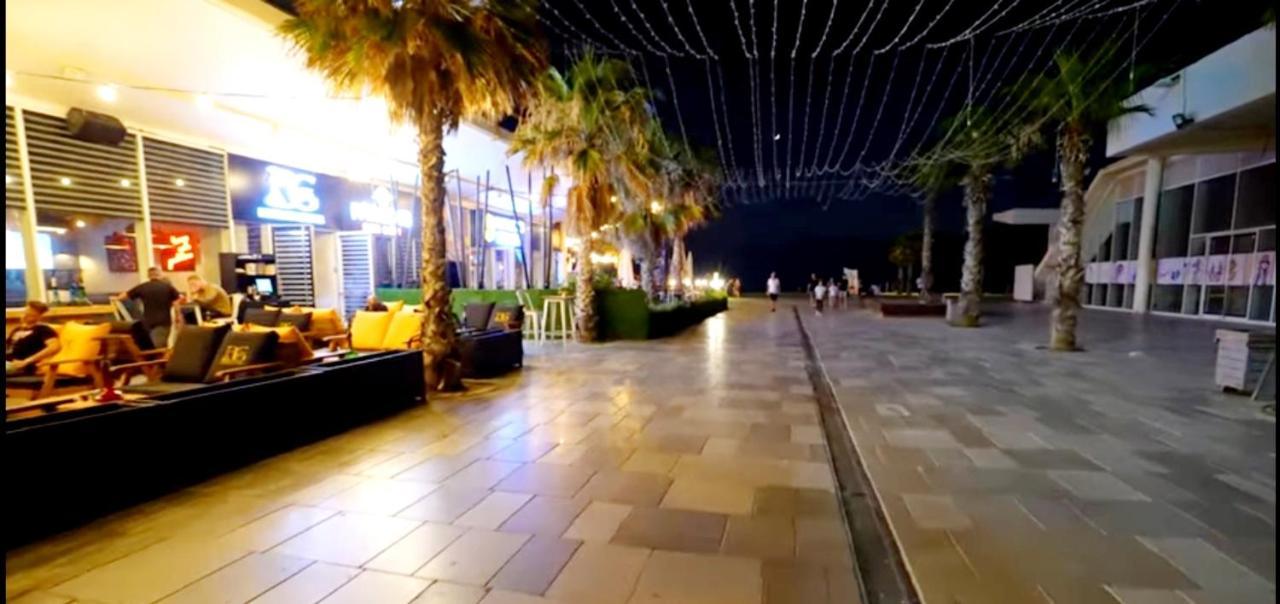 Beachfront Studio Apartment Bat Yam 412 Bagian luar foto