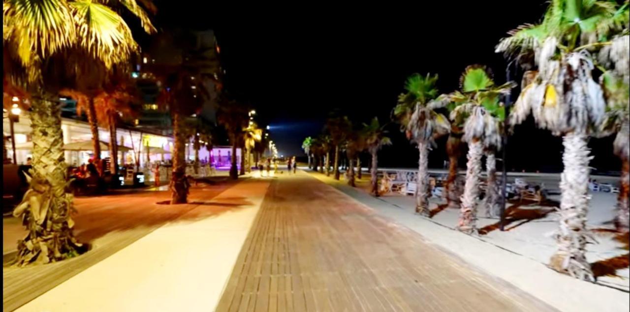 Beachfront Studio Apartment Bat Yam 412 Bagian luar foto
