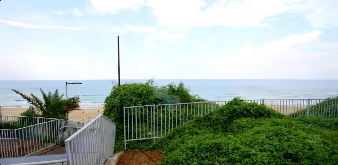 Beachfront Studio Apartment Bat Yam 412 Bagian luar foto