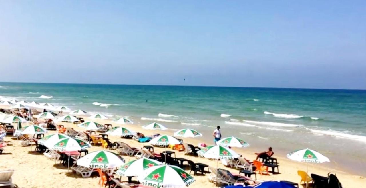 Beachfront Studio Apartment Bat Yam 412 Bagian luar foto