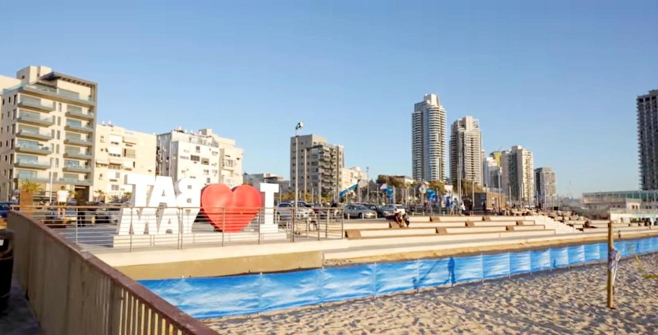 Beachfront Studio Apartment Bat Yam 412 Bagian luar foto