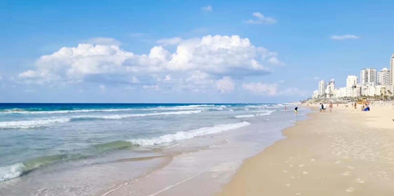 Beachfront Studio Apartment Bat Yam 412 Bagian luar foto