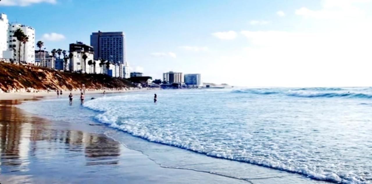 Beachfront Studio Apartment Bat Yam 412 Bagian luar foto