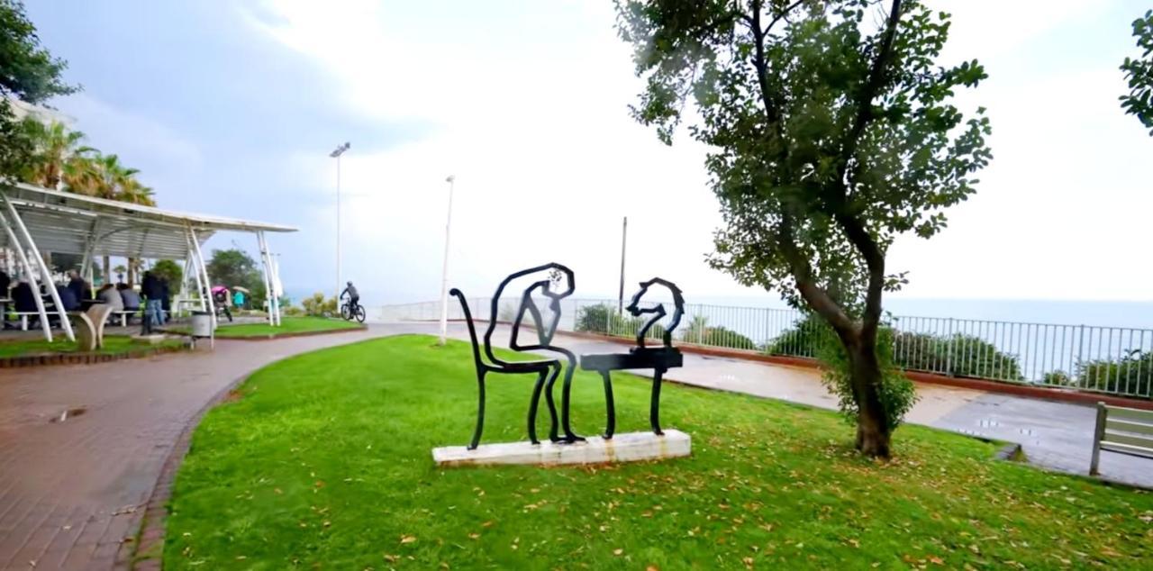Beachfront Studio Apartment Bat Yam 412 Bagian luar foto