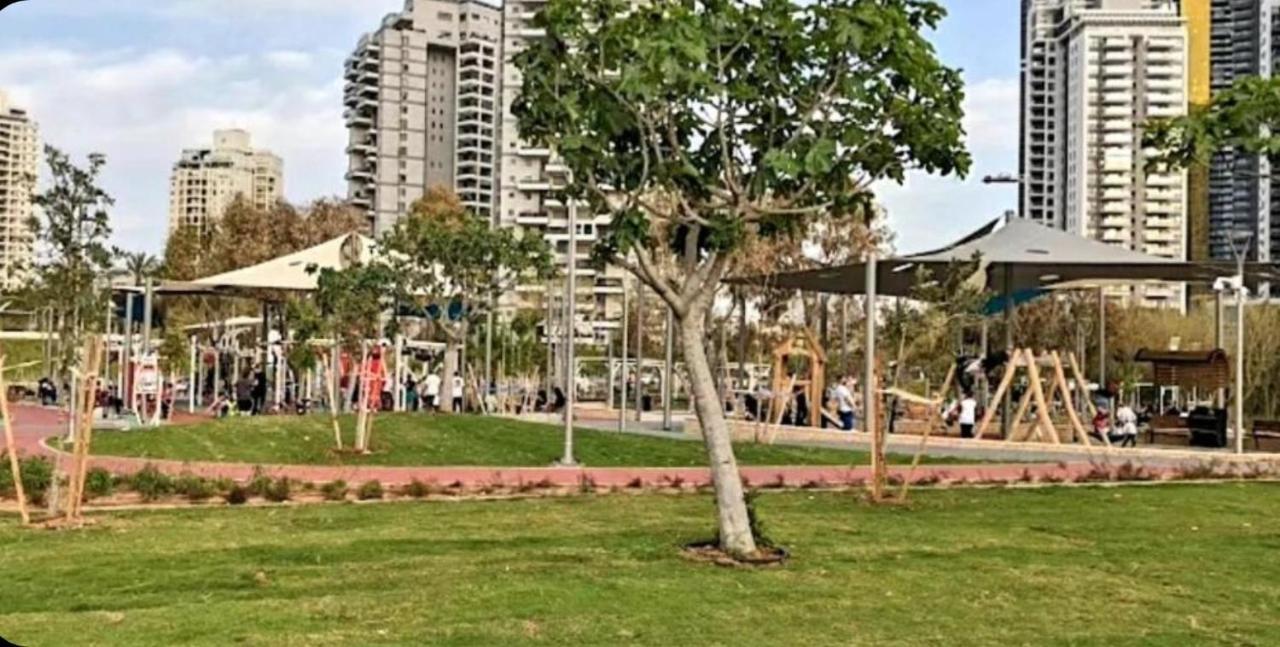 Beachfront Studio Apartment Bat Yam 412 Bagian luar foto